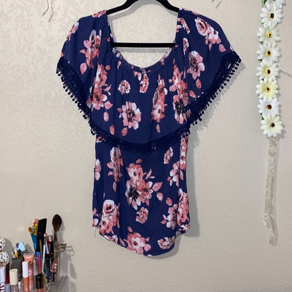 “Whoa, wait” off the shoulder blouse. - Picture 1 of 3